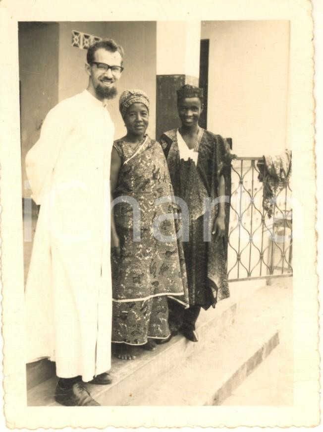 Fotografia d epoca originale 1960 ca VOGAN TOGO Mission Catholique  Fr. Louis SALBEGO Photo 8x11 1