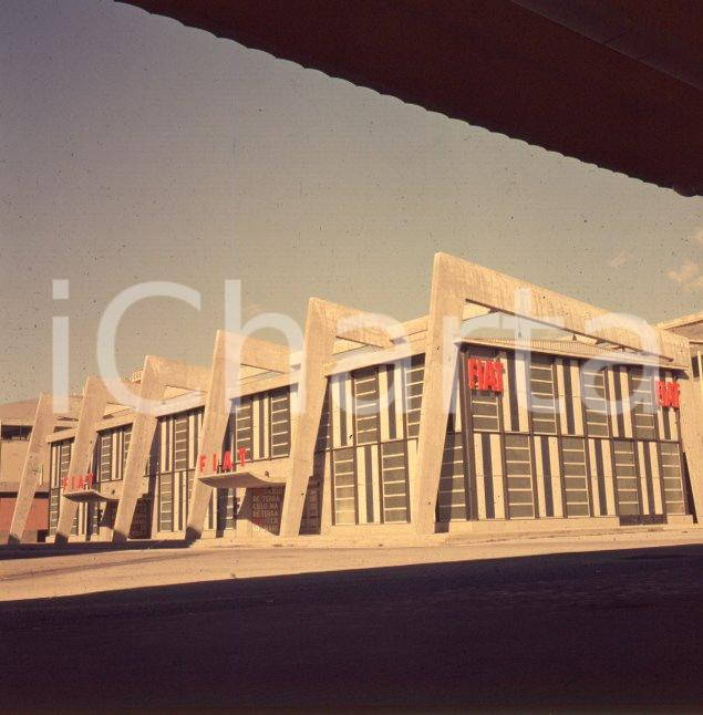 Fotografia d epoca originale 1965ca GENOVA Padiglione della Fiat in Fiera POSITIVO ORIGINALE 1