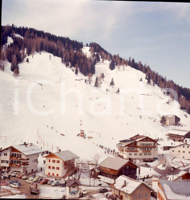 Fotografia d epoca originale 1965ca SELVA DI VAL GARDENA BZ Arrivo di pista da gara sci POSITIVO ORIGINALE 1