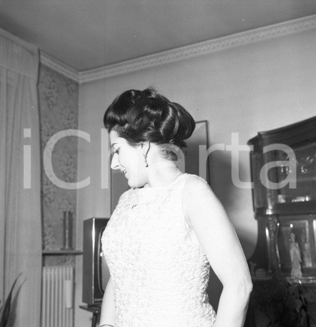 Fotografia d epoca originale 1968 MILANO Curzia FERRARI Ritratto della scrittrice NEGATIVO ORIGINALE 1