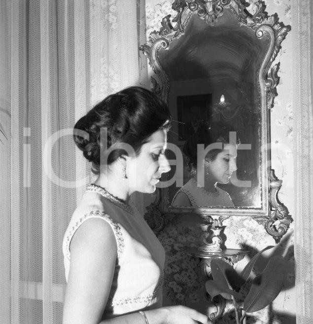 Fotografia d epoca originale 1968 MILANO Curzia FERRARI Ritratto della scrittrice NEGATIVO ORIGINALE 4 1