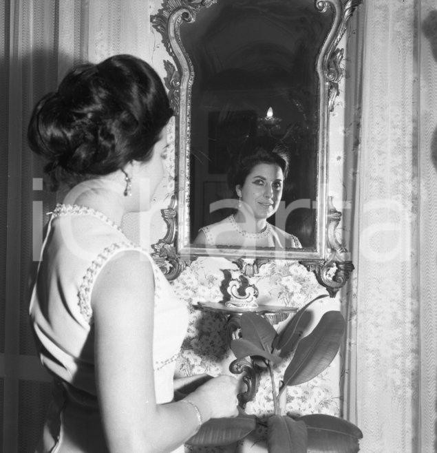 Fotografia d epoca originale 1968 MILANO Curzia FERRARI Ritratto della scrittrice NEGATIVO ORIGINALE 5 1