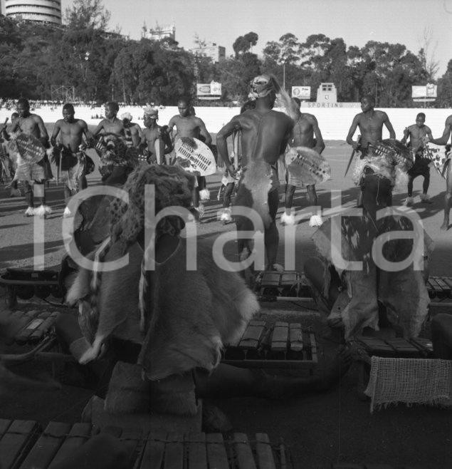 Fotografia d epoca originale 1965ca MAPUTO MZ Balli della popolazione Chopi NEGATIVO ORIGINALE 1 1