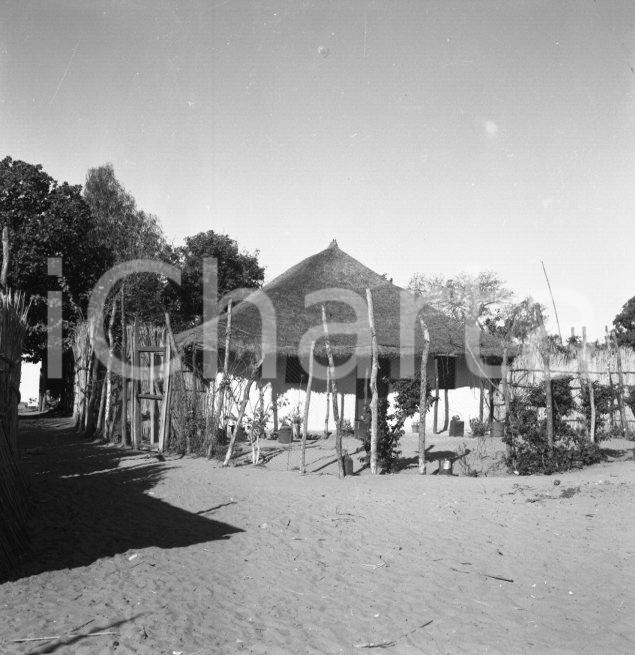 Fotografia d epoca originale 1965ca MAPUTO MOZAMBICO Scorcio di un villaggio NEGATIVO ORIGINALE 3 1