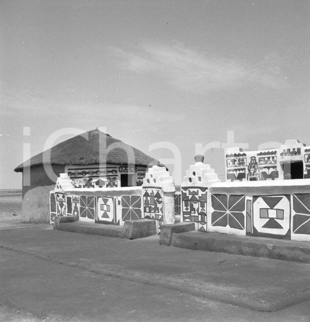 Fotografia d epoca originale 1965ca PRETORIA SUDAFRICA Villaggio Ndebele NEGATIVO ORIGINALE 2 1