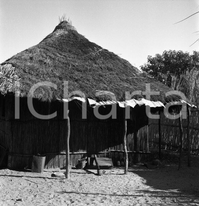 Fotografia d epoca originale 1965ca MAPUTO MOZAMBICO Scorcio di villaggio indigeno NEGATIVO ORIGINALE 3 1