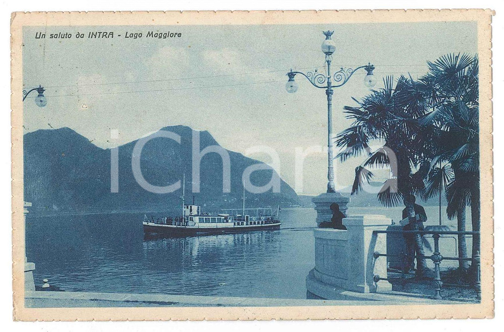 Cartolina originale da collezione 1935 ca VERBANIA Frazione di INTRA Turisti guardano battello  Cartolina FP VG 1