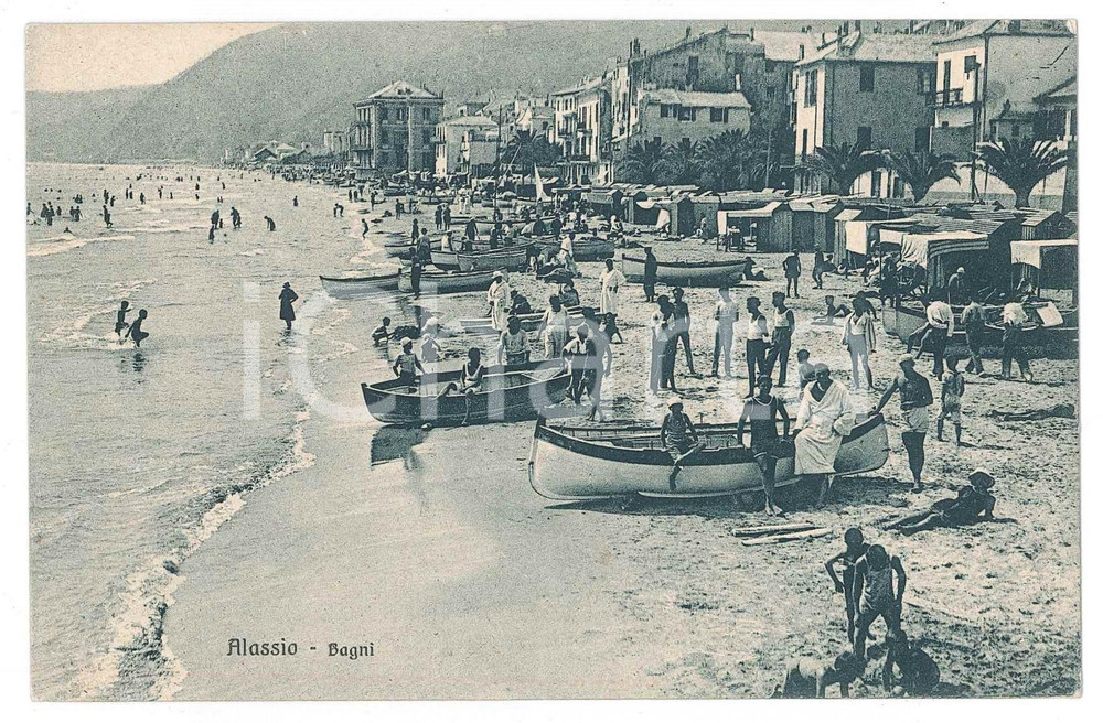 Cartolina originale da collezione 1935 ca ALASSIO SV Bagnanti sulla spiaggia  Cartolina FP NV 1