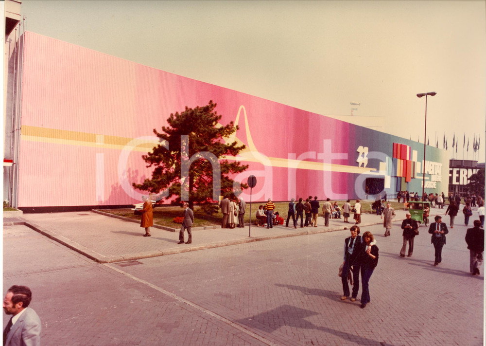 Fotografia d epoca originale 1980 FIERA DI MILANO Padiglione MONTEDISON  Esterno Foto 30x22 cm 4 1