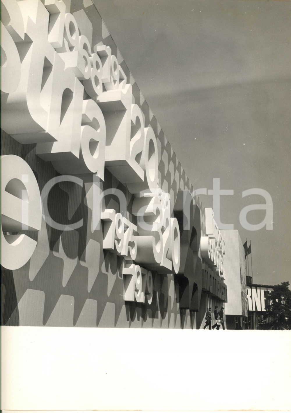 Fotografia d epoca originale 1975 FIERA DI MILANO Padiglione MONTEDISON  Esterno Foto 22x30 cm 5 1