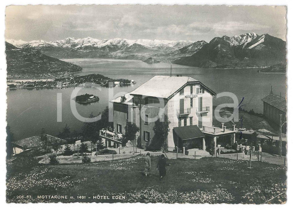 Cartolina originale da collezione 1957 MOTTARONE Ragazze in cammino verso l Hotel Eden  Cartolina FG VG 1