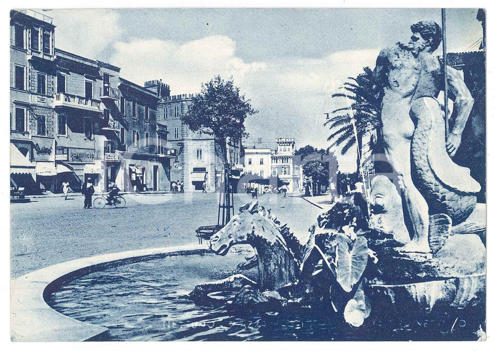 Cartolina originale da collezione 1950 ca NETTUNO Piazza Mazzini  Fontana del dio Nettuno  Cartolina FG NV 1