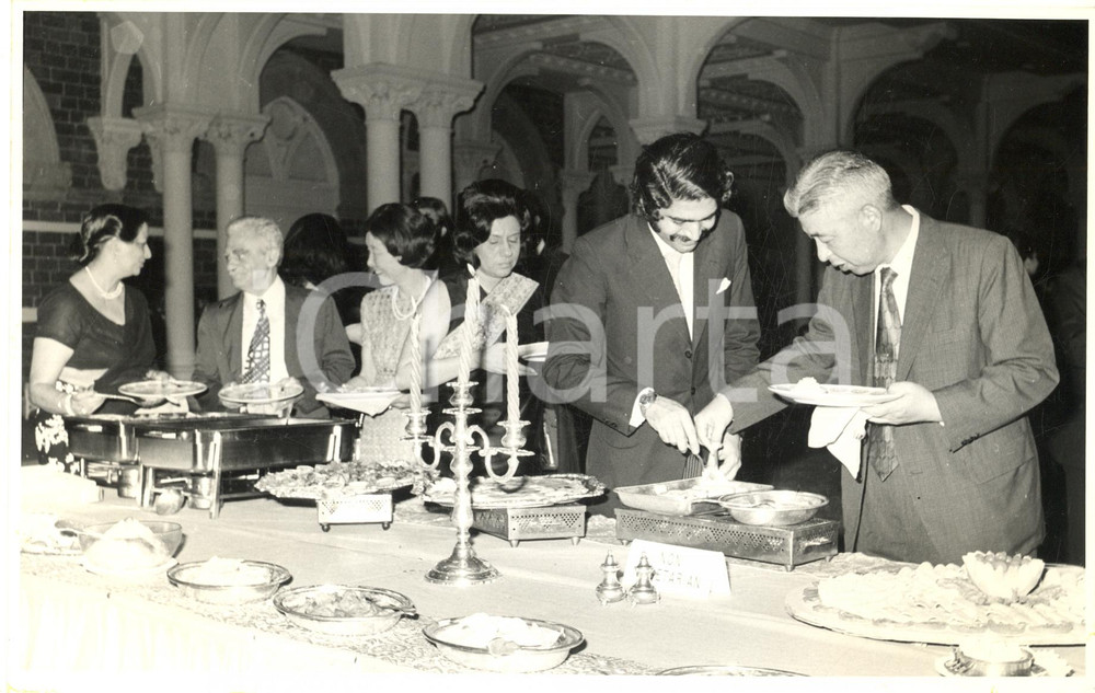 Fotografia d epoca originale 1974 BOMBAY Inaugurazione stabilimento BARODA RAYON SNIALON  Banchetto 1 1