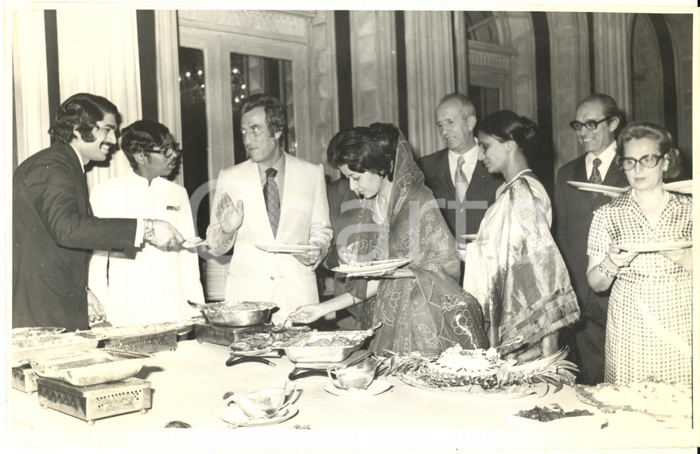 Fotografia d epoca originale 1974 BOMBAY Inaugurazione stabilimento BARODA RAYON SNIALON  Banchetto 2 1