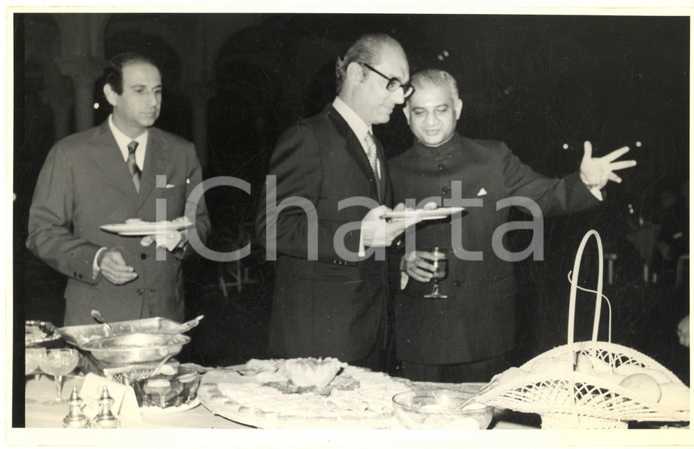 Fotografia d epoca originale 1974 BOMBAY Inaugurazione stabilimento BARODA RAYON SNIALON  Banchetto 3 1