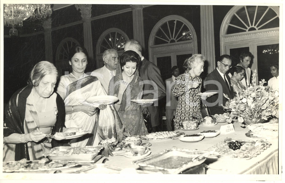 Fotografia d epoca originale 1974 BOMBAY Inaugurazione stabilimento BARODA RAYON SNIALON  Banchetto 6 1