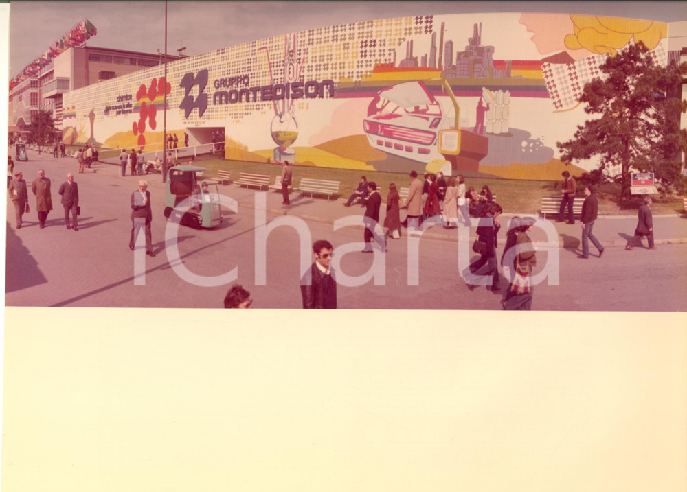 Fotografia d epoca originale 1977 FIERA DI MILANO Padiglione MONTEDISON  Esterno Foto 30x22 cm 6 1