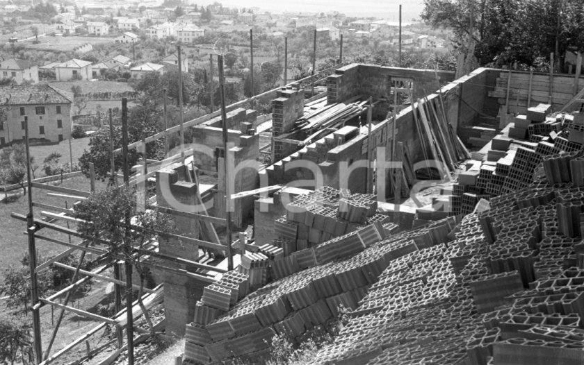 Fotografia d epoca originale 1960 ca SOMANA MANDELLO DEL LARIO Panorama con cantiere NEGATIVO ORIGINALE 1 1