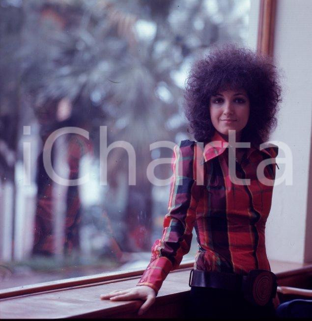Fotografia d epoca originale 1975 circa MARCELLA BELLA  ritratto artistico DIAPOSITIVA ORIGINALE cm 6x6 1