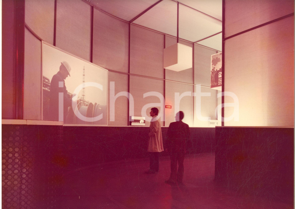 Fotografia d epoca originale 1977 FIERA DI MILANO Padiglione MONTEDISON  Interno Foto 22x30 cm 4 1
