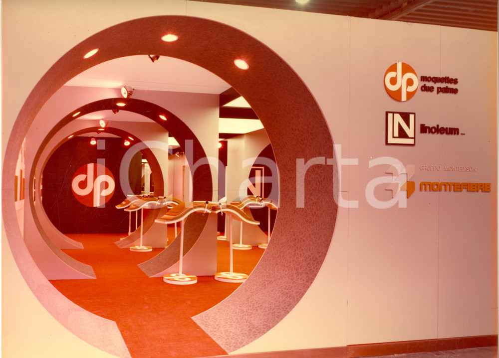 Fotografia d epoca originale 1977 SAIE BOLOGNA Fiera Costruzioni  Padiglione MONTEDISON Foto 30x22 cm 2 1
