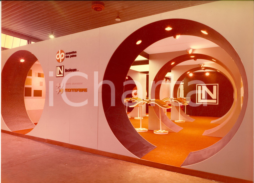 Fotografia d epoca originale 1977 SAIE BOLOGNA Fiera Costruzioni  Padiglione MONTEDISON Foto 30x22 cm 3 1