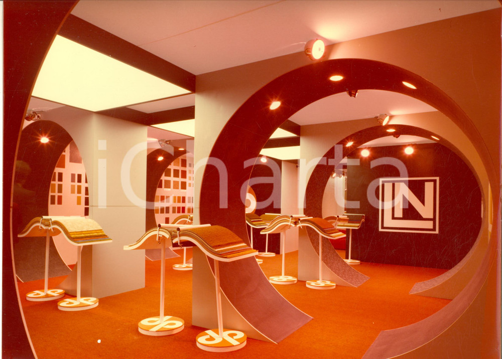 Fotografia d epoca originale 1977 SAIE BOLOGNA Fiera Costruzioni  Padiglione MONTEDISON Foto 30x22 cm 4 1