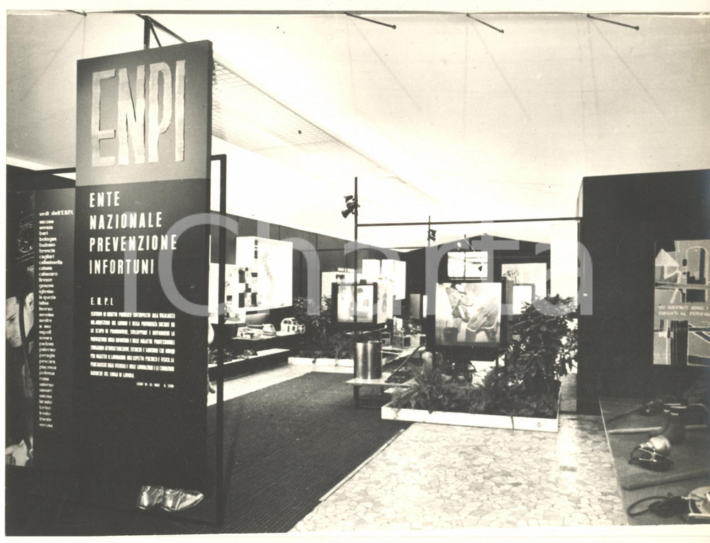 Fotografia d epoca originale Maggio 1960 ROMA   ENPI  Mostra Sanità e Infortuni Foto 24x18 cm 2 1