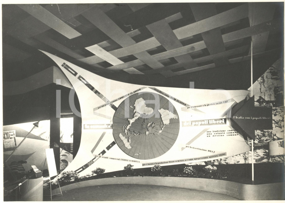 Fotografia d epoca originale 1958 ITALIA Mostra itinerante NATO  Allestimento Foto 24x18 cm 1