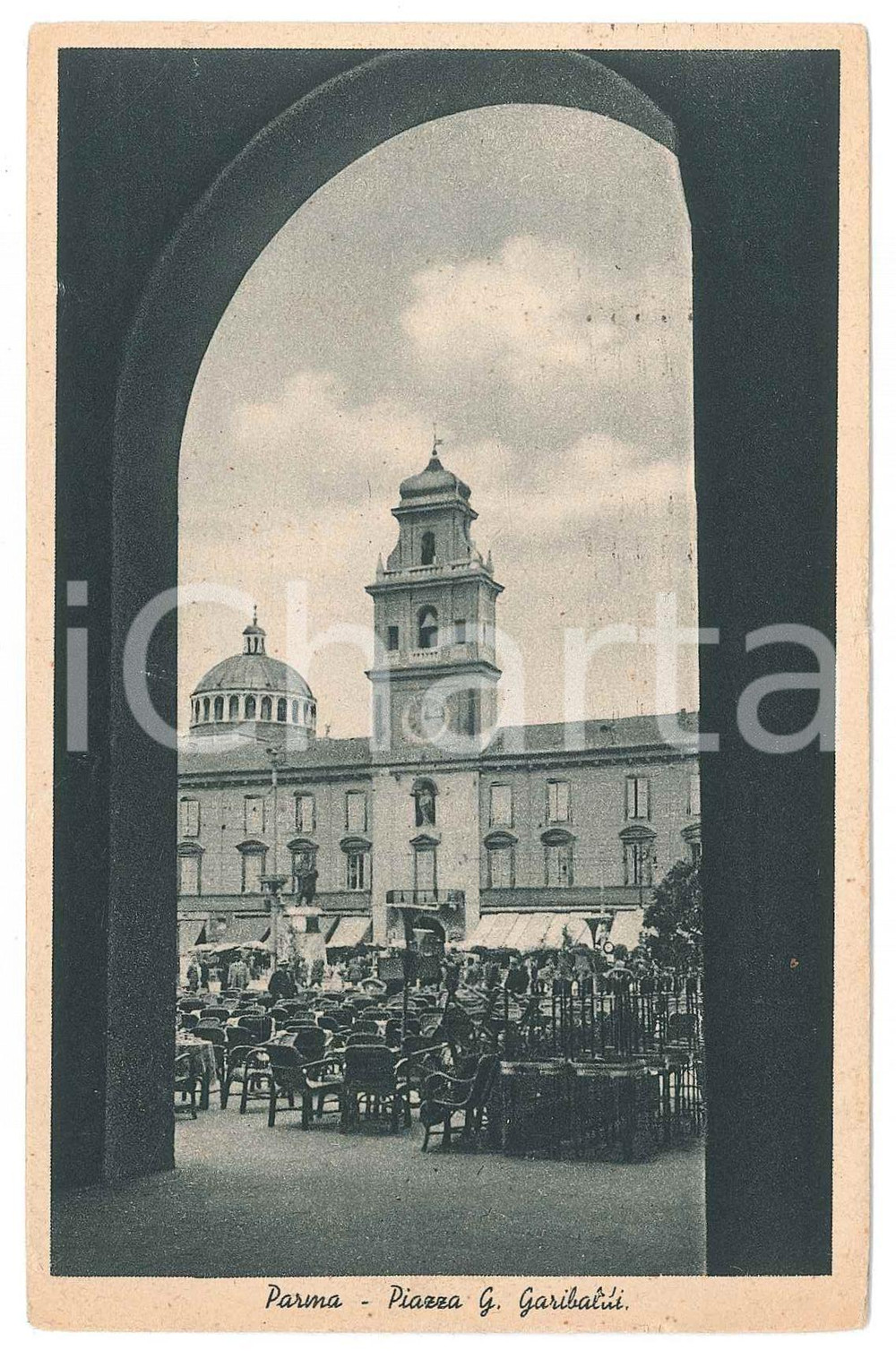 Cartolina originale da collezione 1942 PARMA Piazza G. Garibaldi  Pila di tavolini e sedie  Cartolina FP VG 1