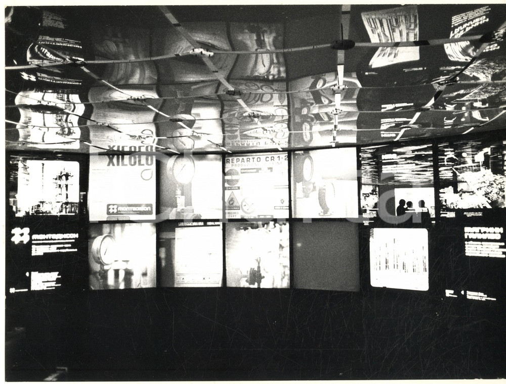 Fotografia d epoca originale 1974 MOSCA URSS KHIMIA Mostra Chimica Internazionale  Stand MONTEDISON Foto 1 1