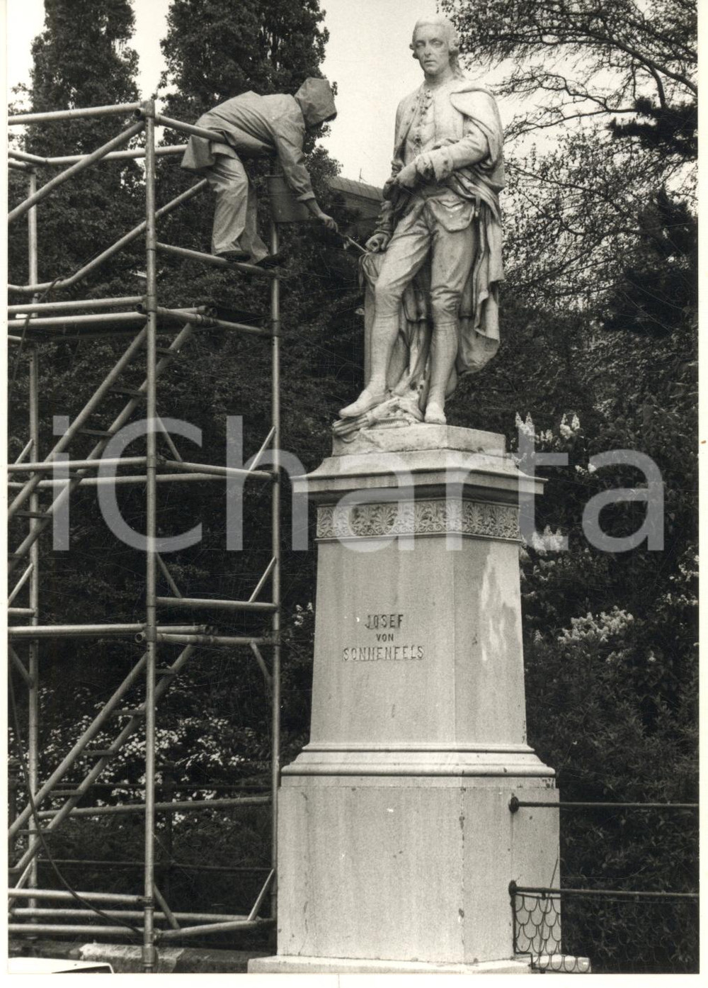 Fotografia d epoca originale 1980 ca WIEN RATHAUSPLATZ Monumento a Josef von Sonnenfels  Pulitura Foto 1 1