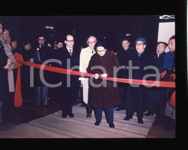 Fotografia d epoca originale 1979 WUHAN CHINA Mostra MONTEDISON  Taglio del nastro POSITIVO ORIGINALE 1