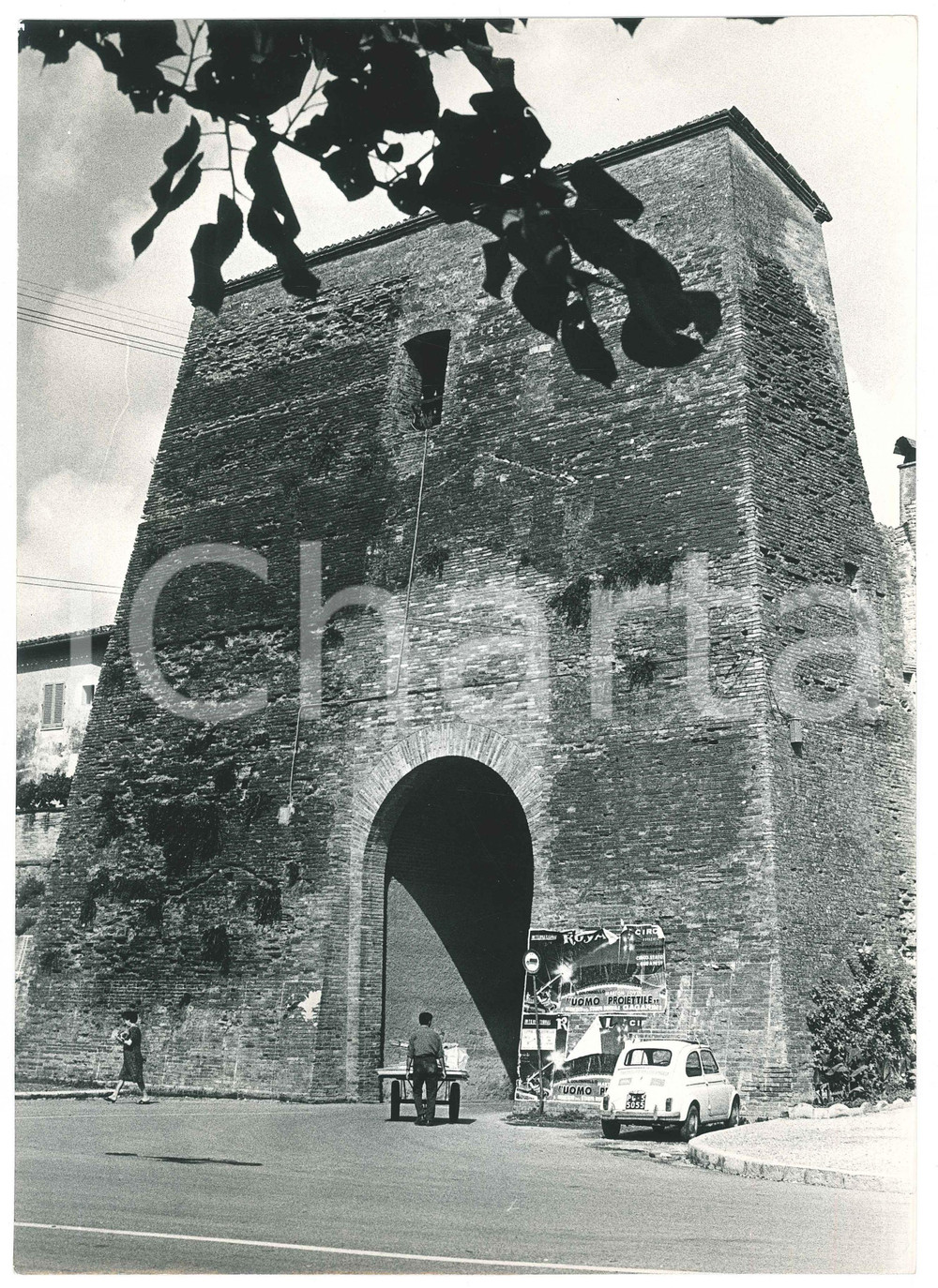Fotografia d epoca originale 1965 ca CITTA  DI CASTELLO Porta Santa Maria  Foto animata carretto FIAT 500 1