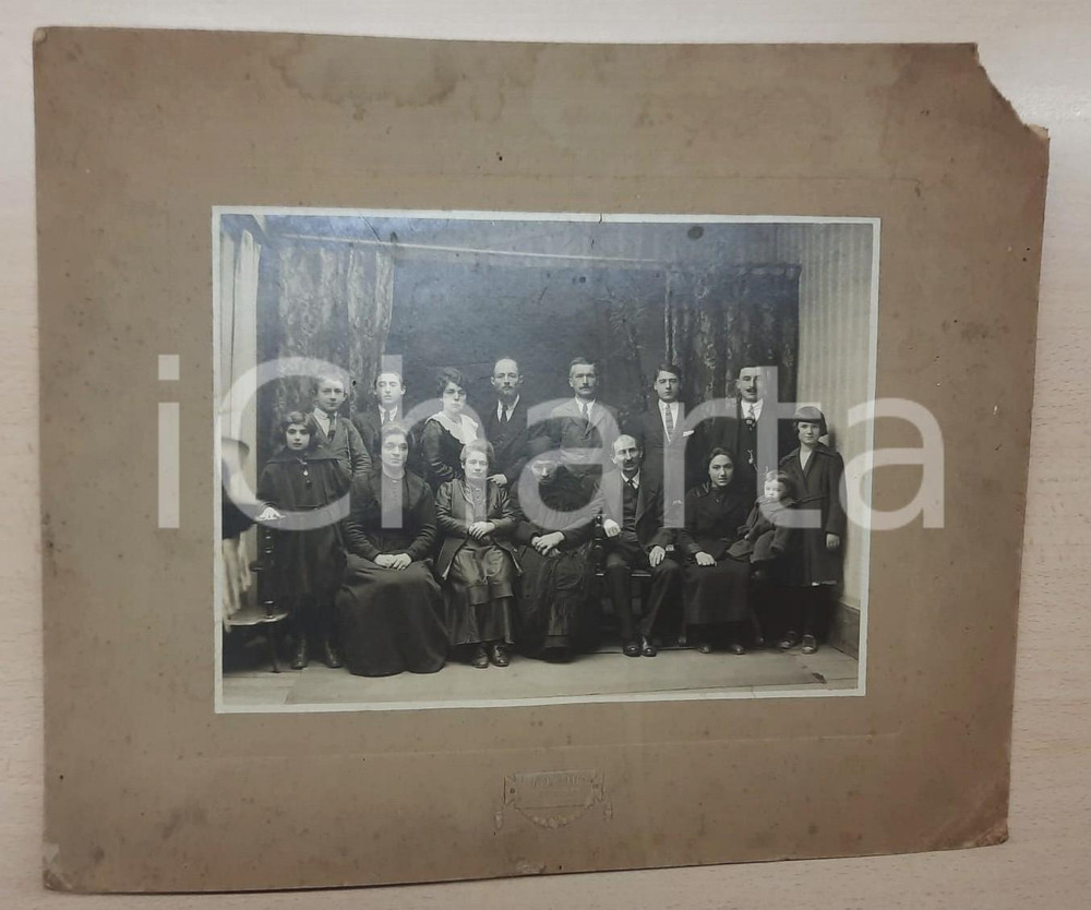 Fotografia d epoca originale 1921 VERBANIA INTRA Gruppo di famiglia  Ritratto Foto F. FANCHINI 36x30 cm 1
