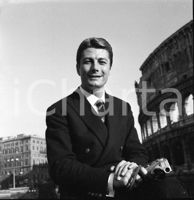 Fotografia d epoca originale 1965ca ROMA Warner BENTIVEGNA ritratto al Colosseo NEGATIVO ORIGINALE 1