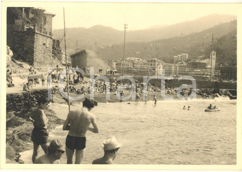 Fotografia d epoca originale 1950 ca RECCO GE Spiaggia libera affollata  Foto COSTUME 9x6 cm 1