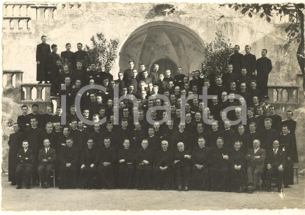 Fotografia d epoca originale 1950 ca IVREA Seminario ? Ritratto di gruppo  Sacerdoti  Foto PERUCCA 15x10 1