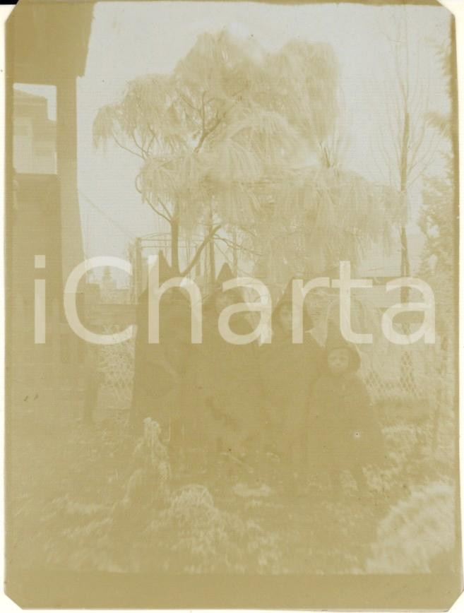 Fotografia d epoca originale 1900 ca COSTUME ITALIA Bambini con mantella e cappuccio Foto anonima 7x11 cm 1