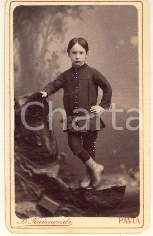 Fotografia d epoca originale 1870 ca PAVIA Ritratto di bambino in divisa  Foto B. RAIMONDI CDV 1