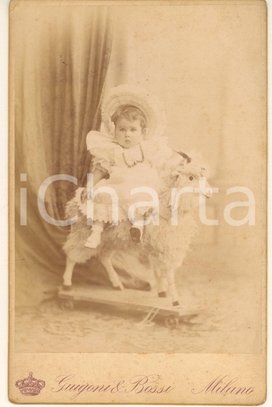 Fotografia d epoca originale 1900 ca MILANO Bambina sul cavallo a dondolo  Foto GUIGONI E BOSSI 10x16 cm 1