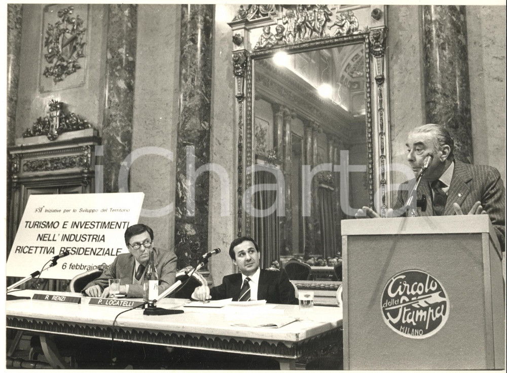 Fotografia d epoca originale 1980 MILANO Circolo della Stampa  Vitaliano PEDUZZI a convegno sul turismo 1 1
