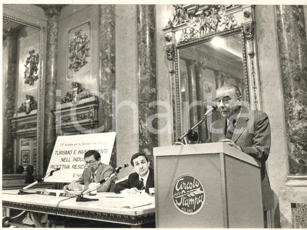 Fotografia d epoca originale 1980 MILANO Circolo della Stampa  Vitaliano PEDUZZI a convegno sul turismo 2 1