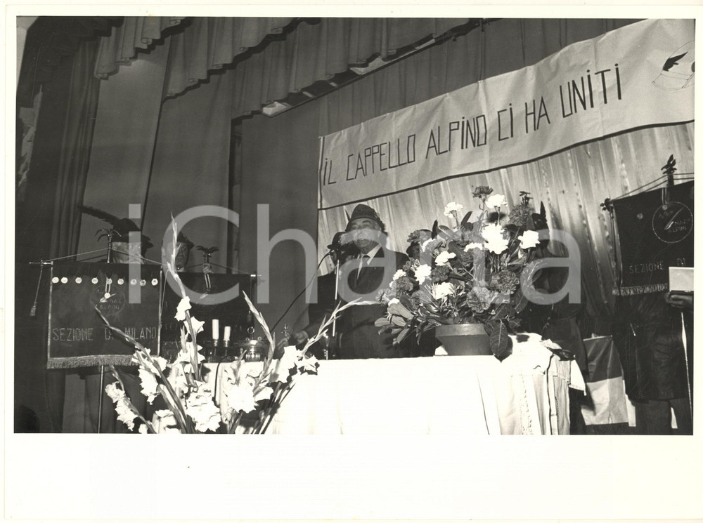 Fotografia d epoca originale 1981 LACCHIARELLA MI Convegno ALPINI  Vitaliano PEDUZZI ospite Foto 1