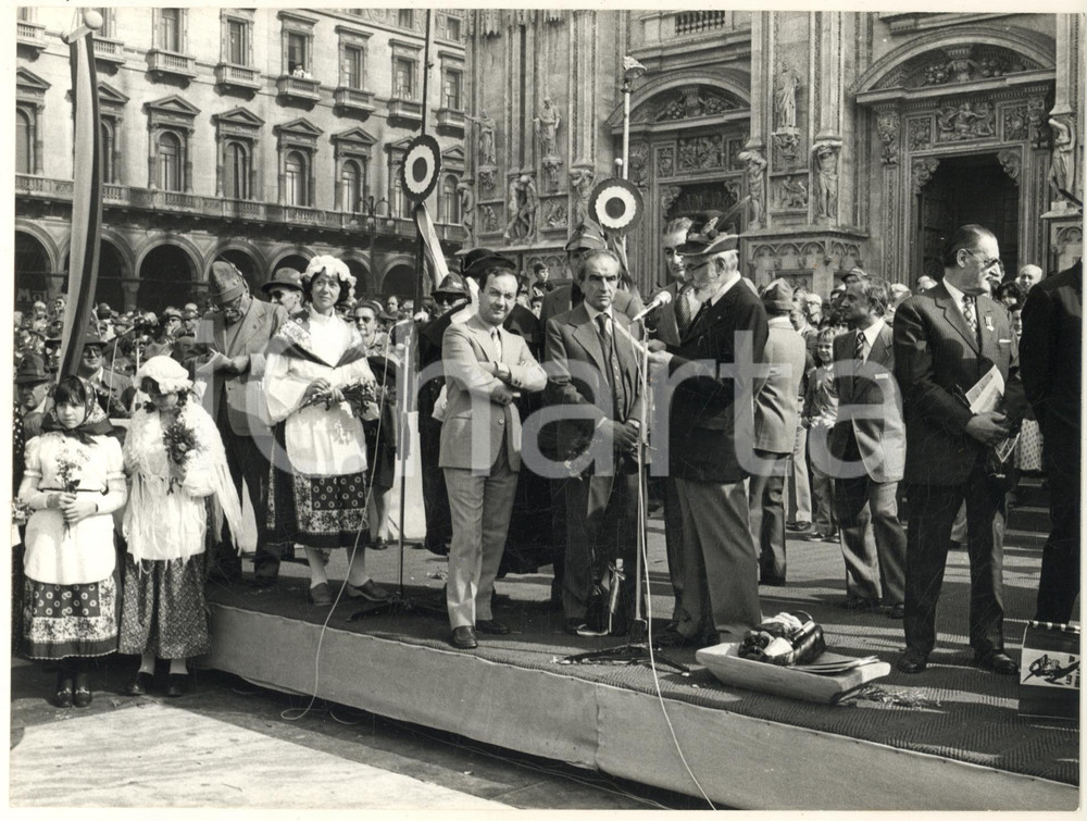 Fotografia d epoca originale 1985 ca MILANO Piazza Duomo  ALPINI  Carlo TOGNOLI Leonardo CAPRIOLI Foto 4 1