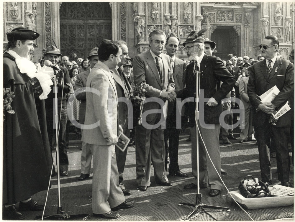 Fotografia d epoca originale 1985 ca MILANO Piazza Duomo  ALPINI  Carlo TOGNOLI Leonardo CAPRIOLI Foto 6 1