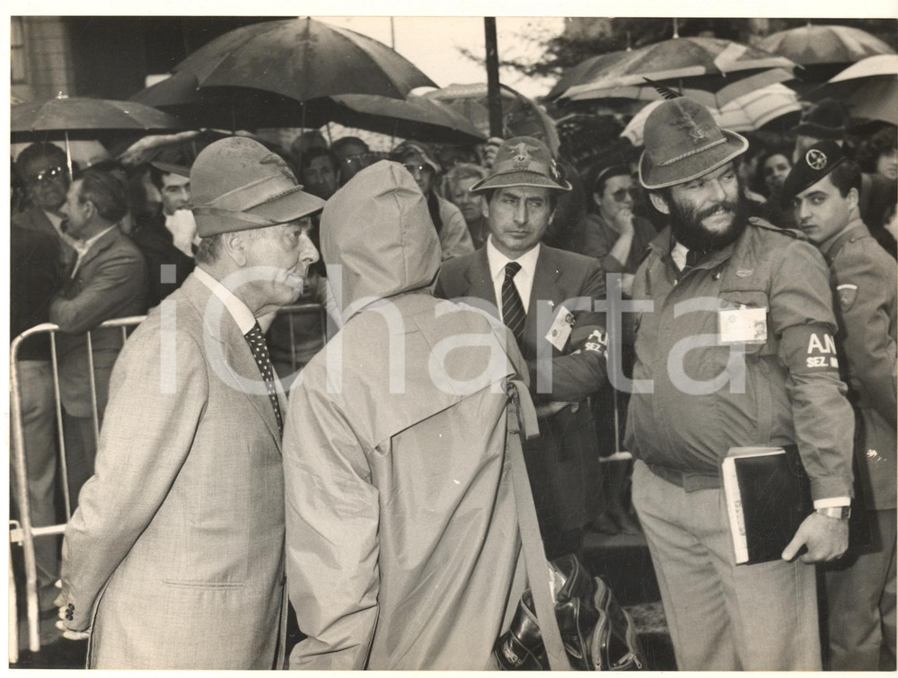 Fotografia d epoca originale 1983 ? MILANO Piazza 5 Giornate  Visita del Papa  Alpini Foto 24x18 cm 2 1