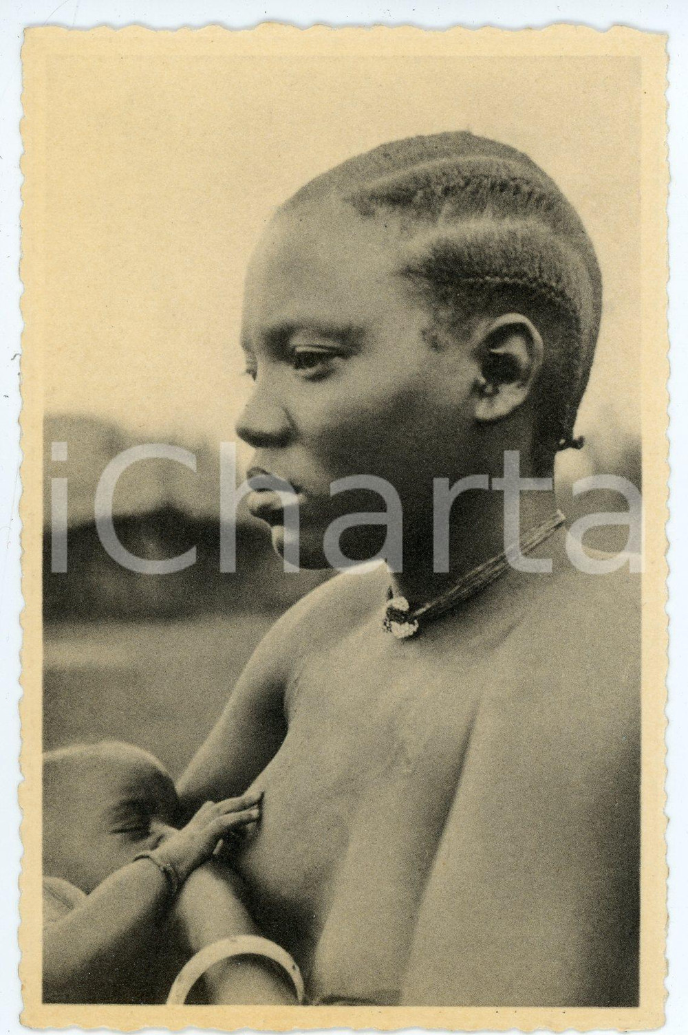 Cartolina originale da collezione 1930 ca RUANDA Femme Muhutu allaite son fils  Carte postale FP NV 1