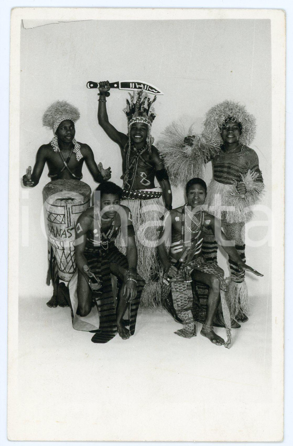 Cartolina originale da collezione 1960 ca CONGO BELGE ? AFRIQUE Groupe de guerriers  Foto seriale 9x14 cm 1