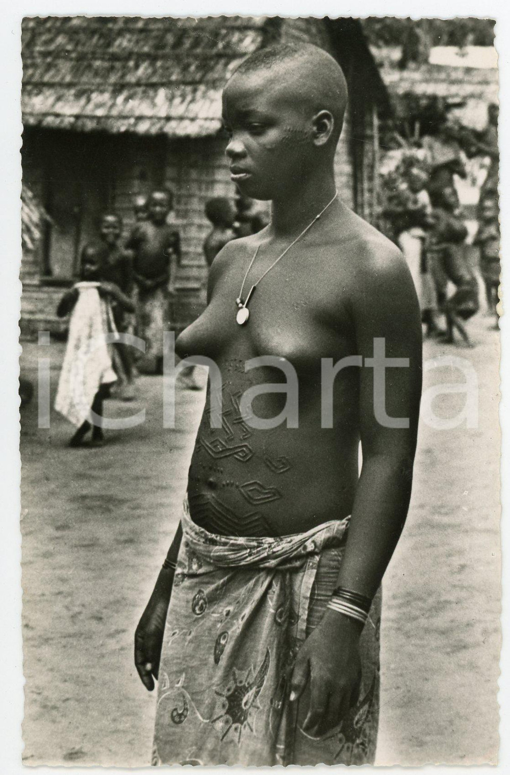 Cartolina originale da collezione 1957 MWEKA Jeune fille Bakete SCARIFICATION Carte postale NU ETHNIQUE 1